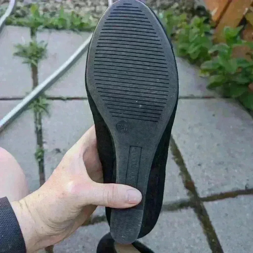 Seychelles black low wedge shoe with sequin toe size 7.5 - Picture 4 of 4